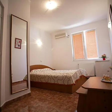 Gazde/Camere de închiriat Casa Phoenix *