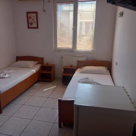 Casa Phoenix Gazde/Camere de închiriat Eforie Nord