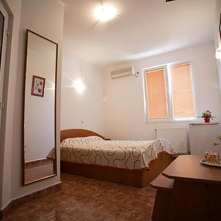 Casa Phoenix Gazde/Camere de închiriat Eforie Nord